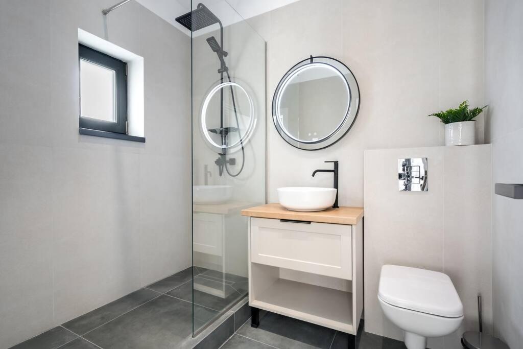 Ferienwohnung Stunning Views 3Br Sunny Flat - Amazing Terrace Bukarest Exterior foto