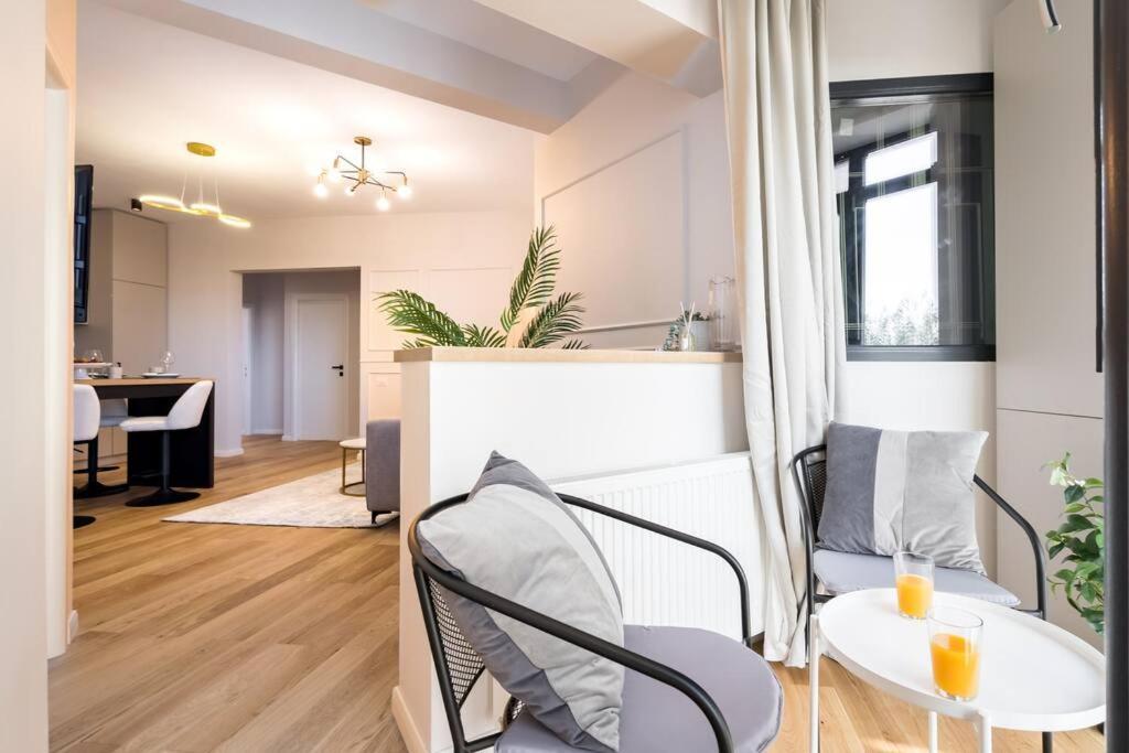 Ferienwohnung Stunning Views 3Br Sunny Flat - Amazing Terrace Bukarest Exterior foto