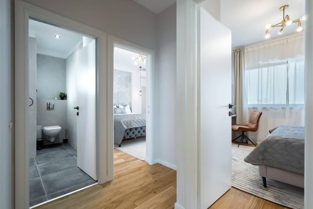 Ferienwohnung Stunning Views 3Br Sunny Flat - Amazing Terrace Bukarest Exterior foto