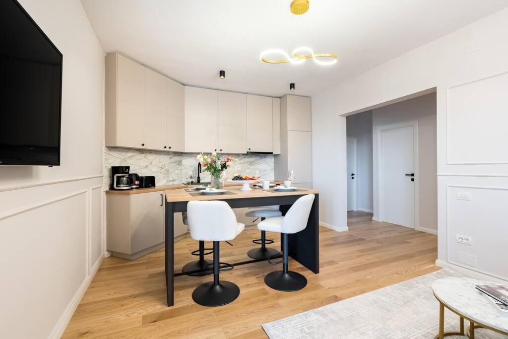 Ferienwohnung Stunning Views 3Br Sunny Flat - Amazing Terrace Bukarest Exterior foto