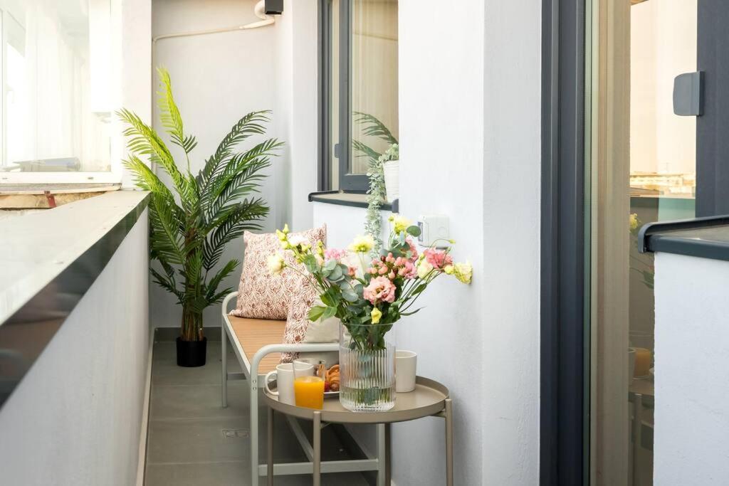 Ferienwohnung Stunning Views 3Br Sunny Flat - Amazing Terrace Bukarest Exterior foto